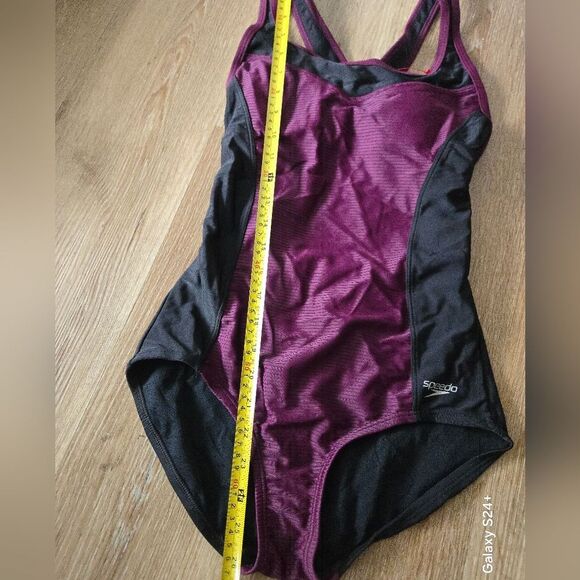 Speedo Women's One-Piece Swimsuit in Black and Dark Red - Picture 3 of 6